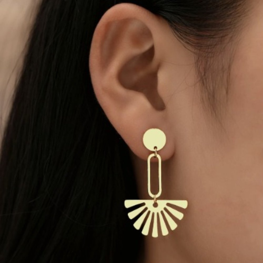 ๐50% OFF/3+...Fan and Paper Clip Shape Dangle Earrings (Gold color) - Picture 3 of 7